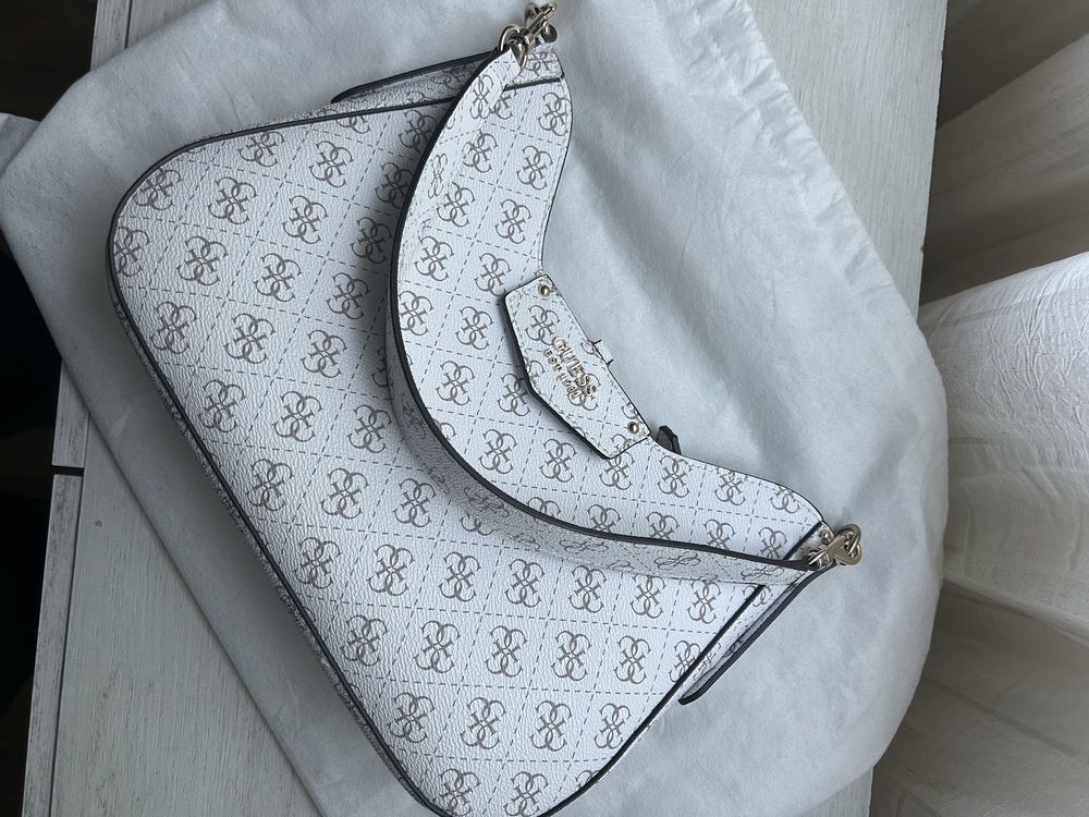 Чанта Guess