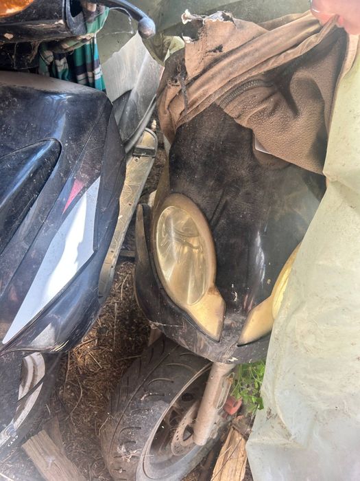 Vând sau schimb 3 scutere