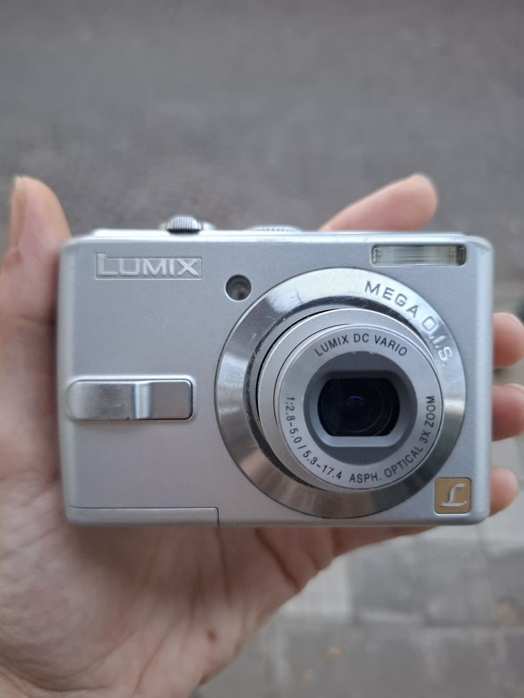 Компактен дигитален фотоапарат PANASONIC LUMIX LS75