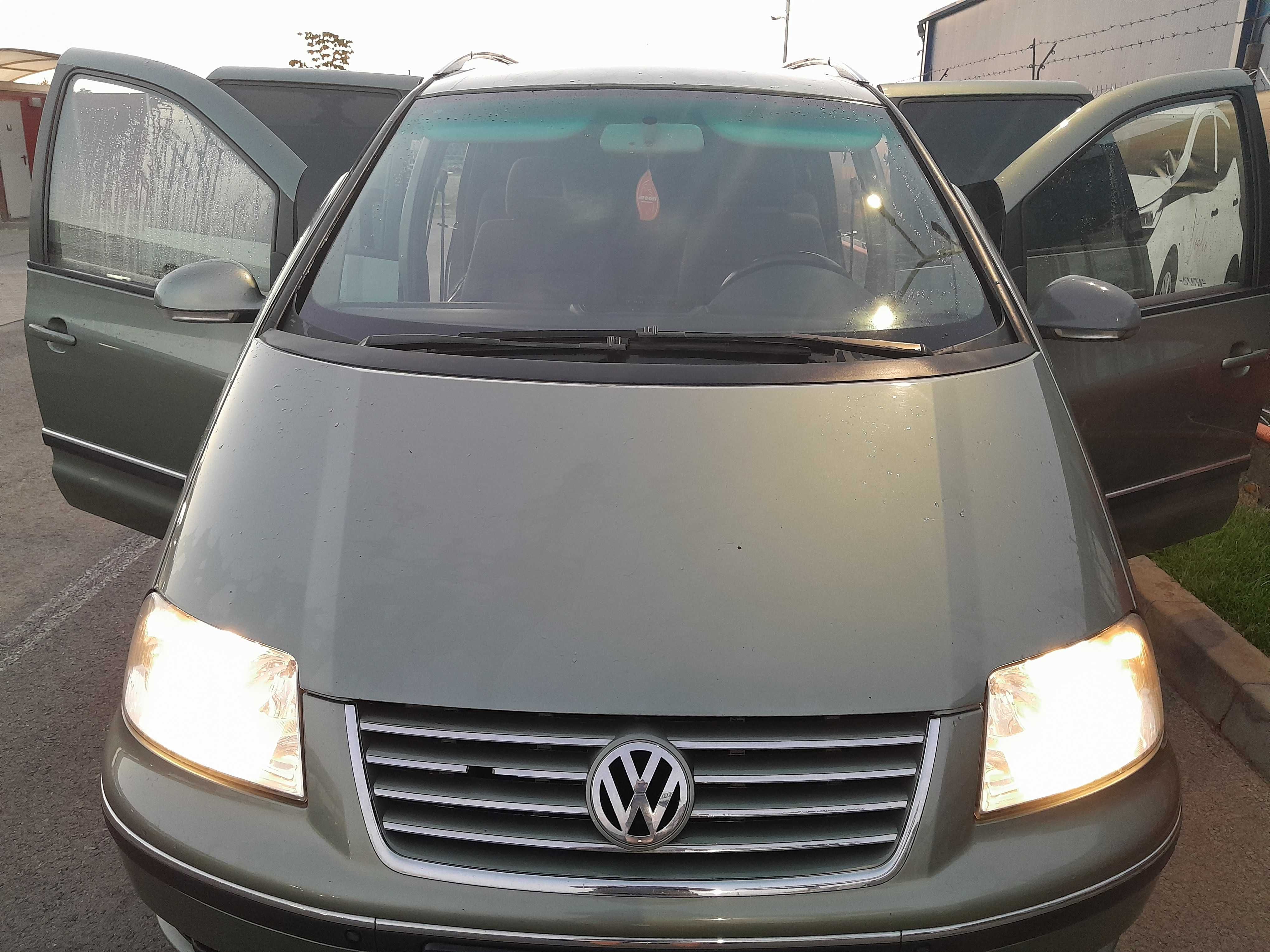 VW Sharan an 2004 benzină