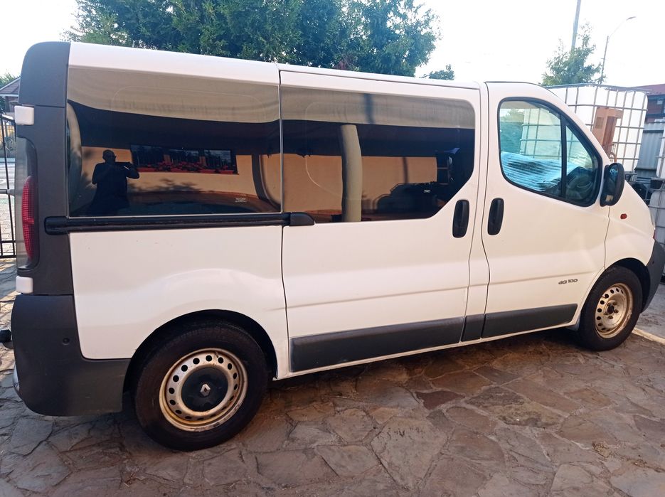 Renault Trafic 9 locuri autoturism