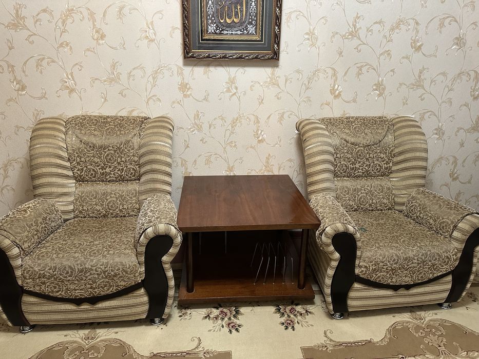 Продаётся диван кресло журнальный столик б/у