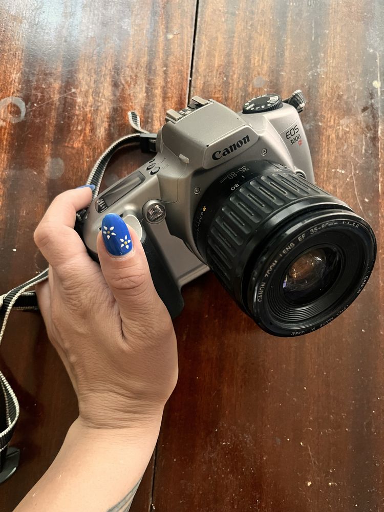 Фотоапарат Canon EOS 3000
