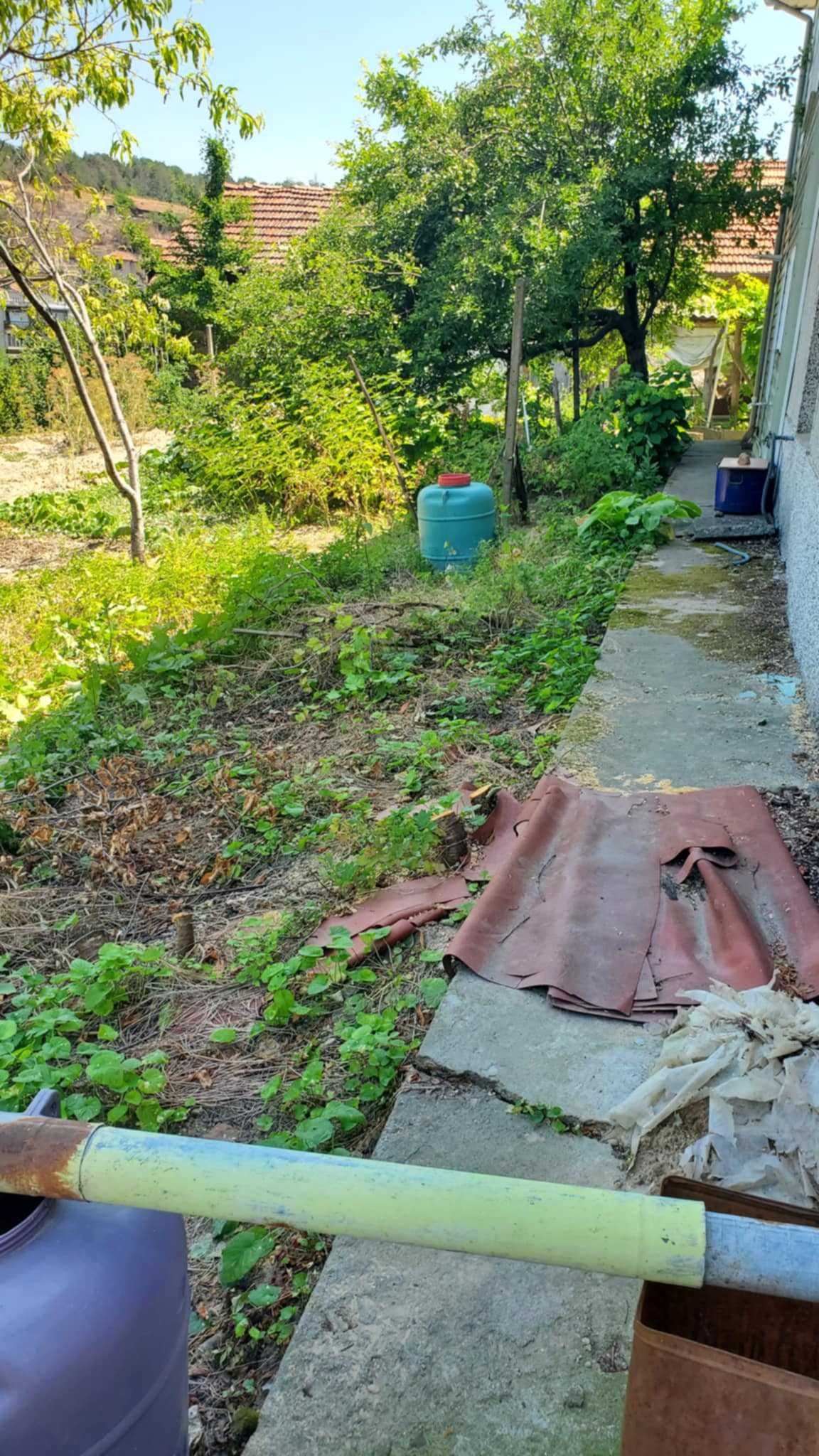 Двуетажна къща в добро състояние