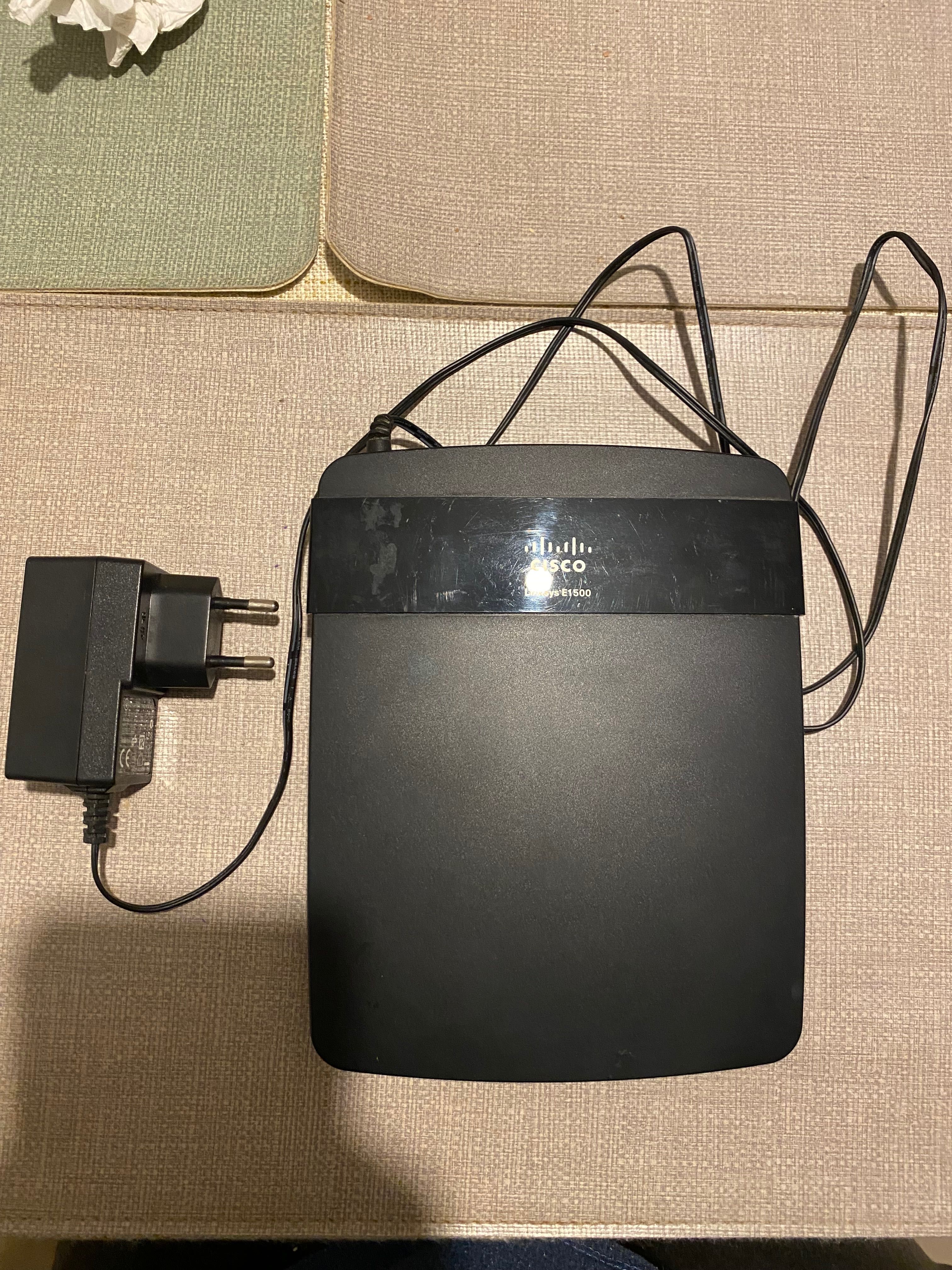 Vând router Cisco Linksys E1500.