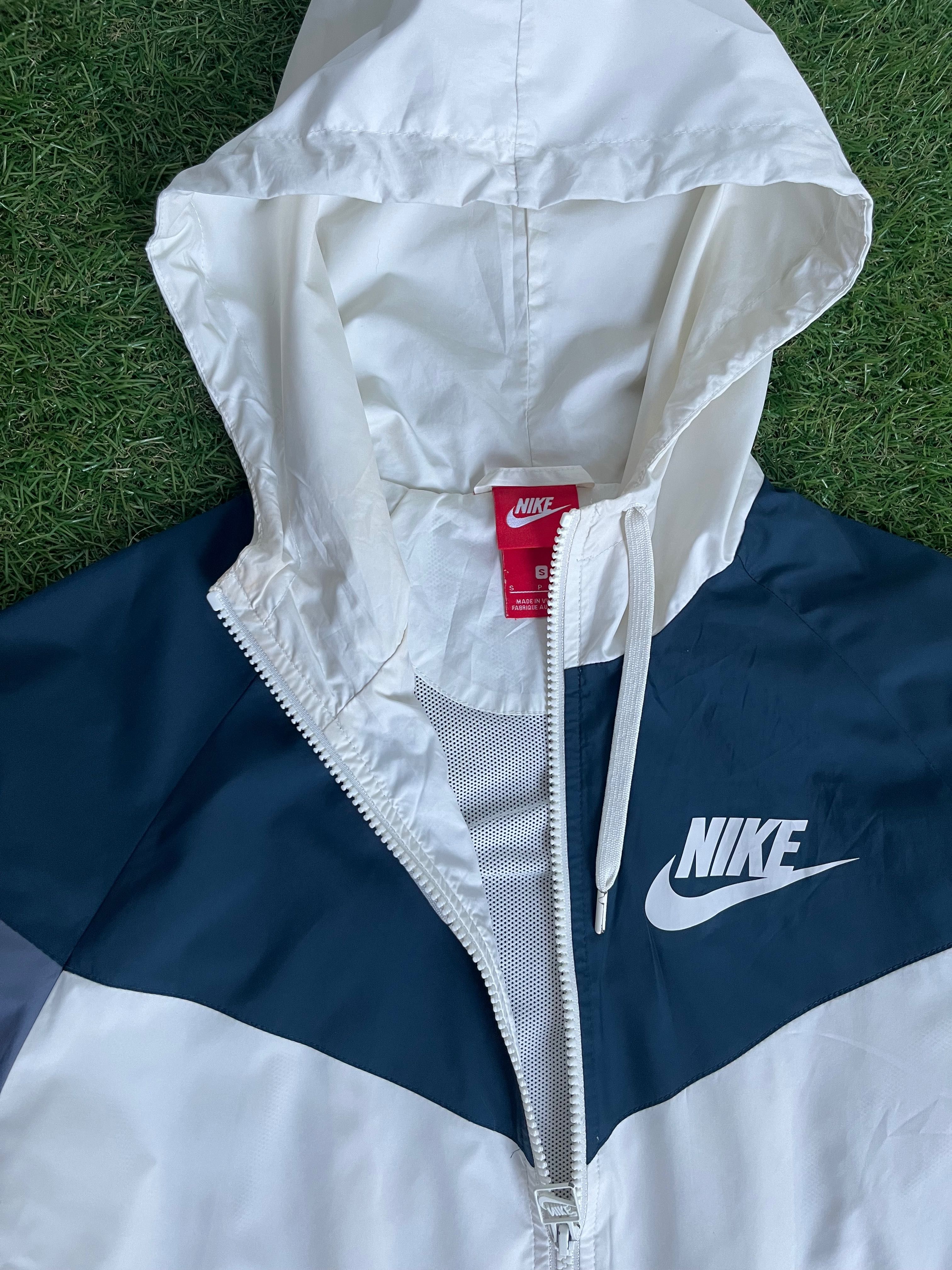 Дамско горнище / яке : NIKE The Windrunner S