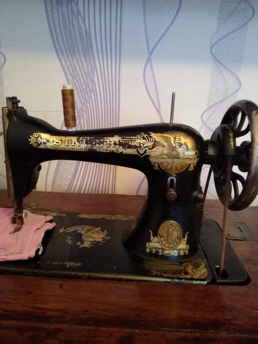 Швейная машинка Singer из Германи в отличном состоянии с большим колис