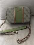Зелена чанта Guess