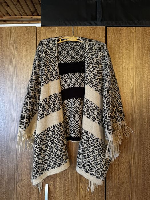 Poncho maro Stradivarius M