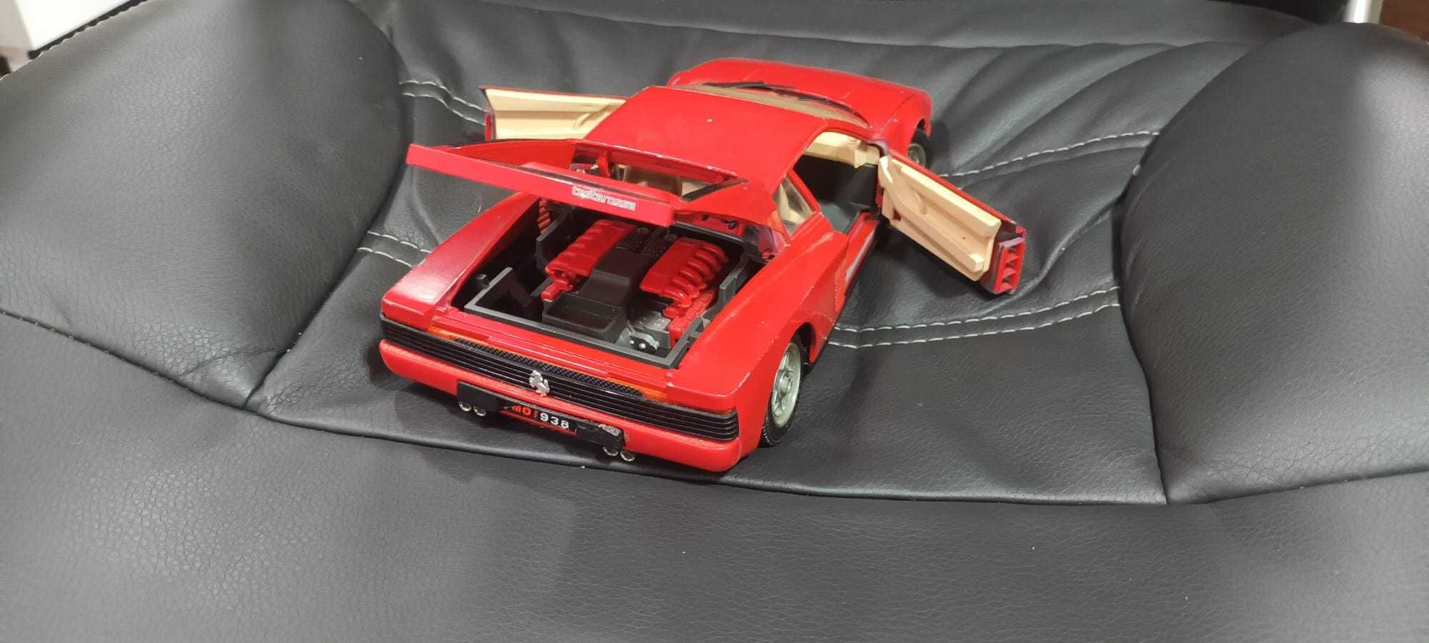 Macheta Ferrari Testarossa 1984 Burago 1:18 metal