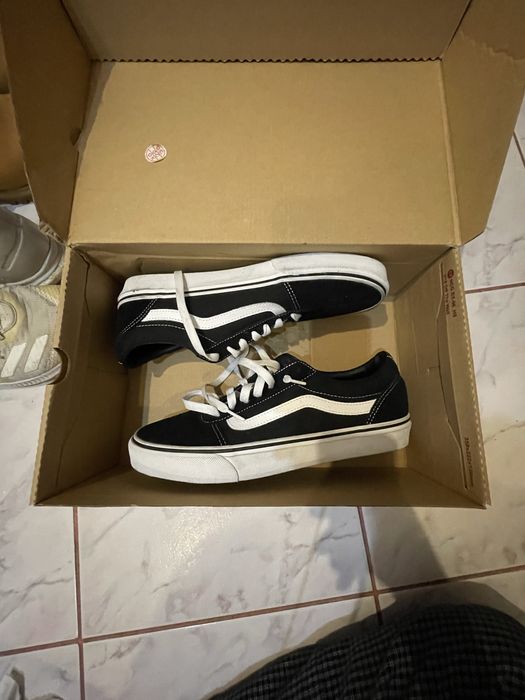 vand old skool noi nepurtati