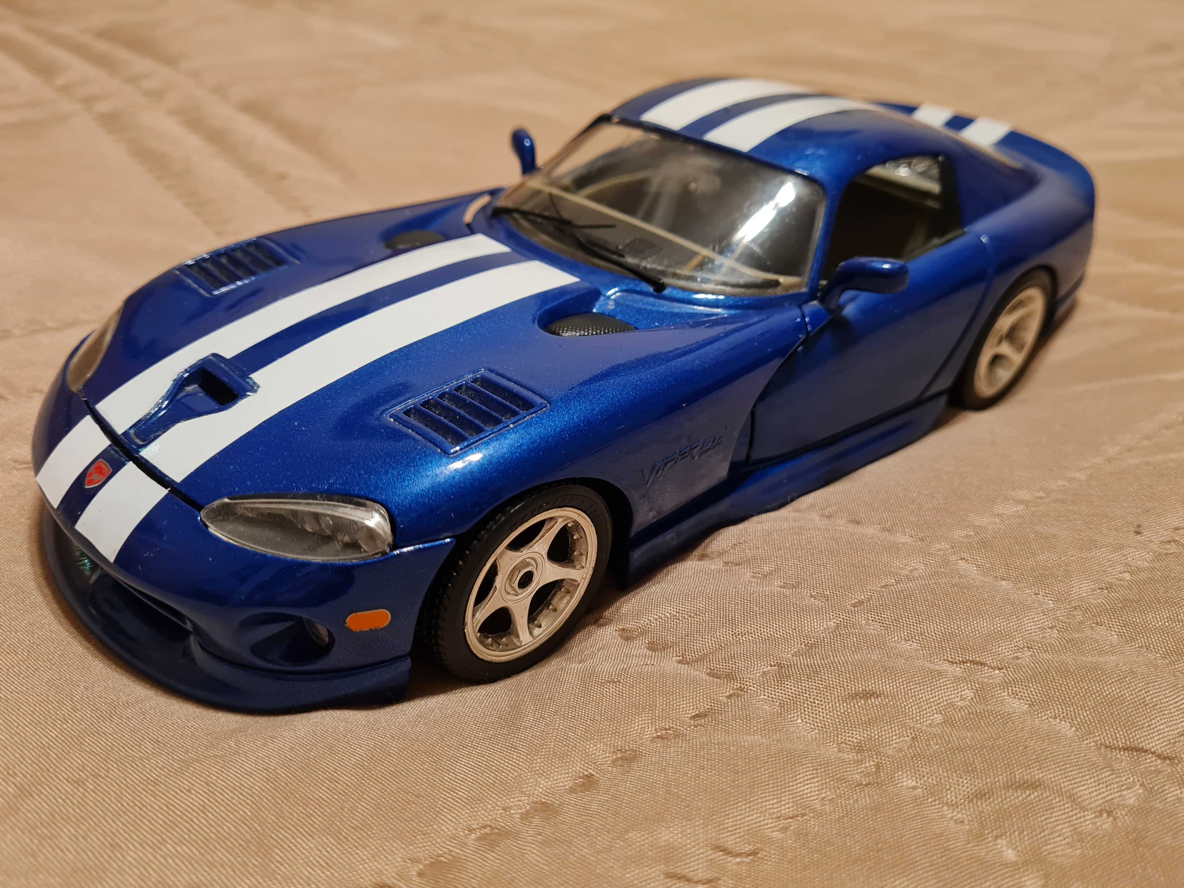 Метална количка Dodge Viper 1/18
