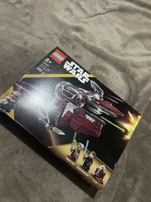 Lego Star Wars Ahsokq’s Jedi Interceptor 75401