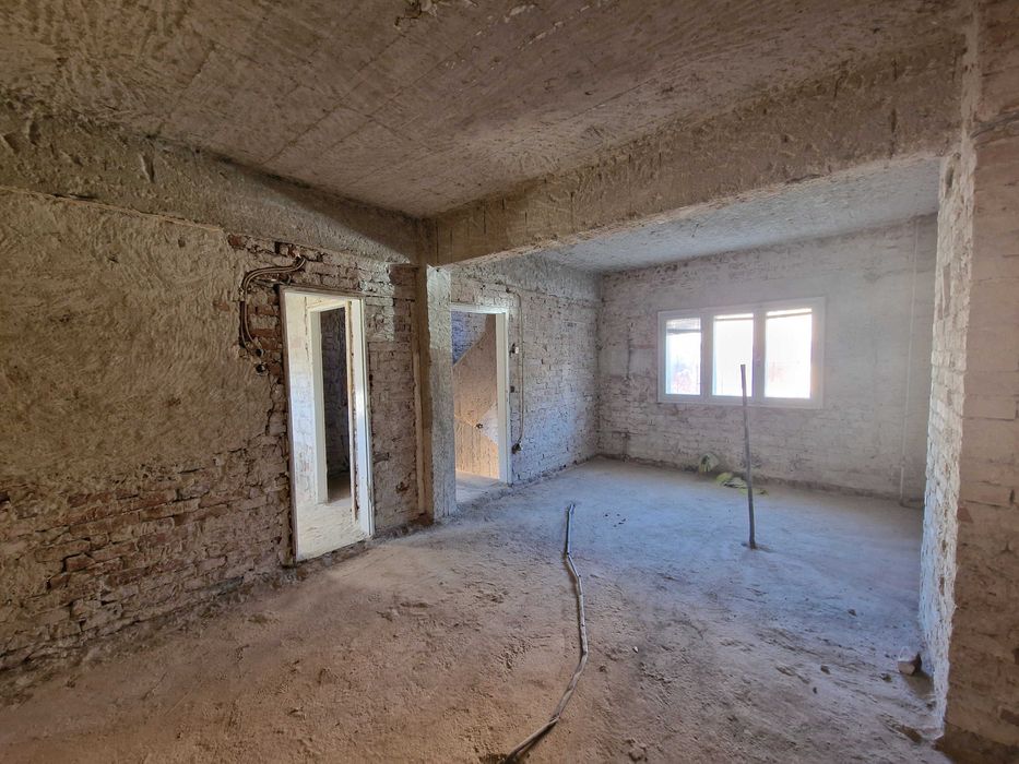 Vanzare vila D+P+E 125.7 mp gata de renovare- Vatra Luminoasa