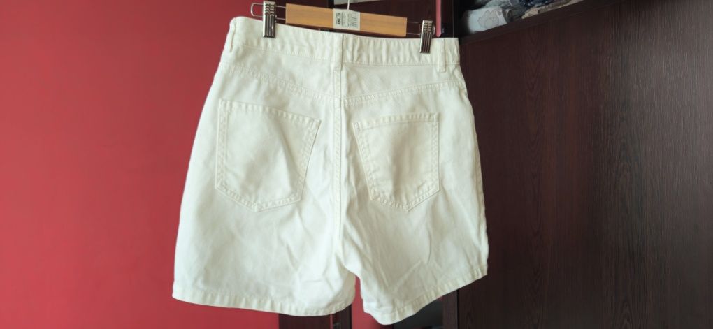 Къси панталони H&M и LC Waikiki