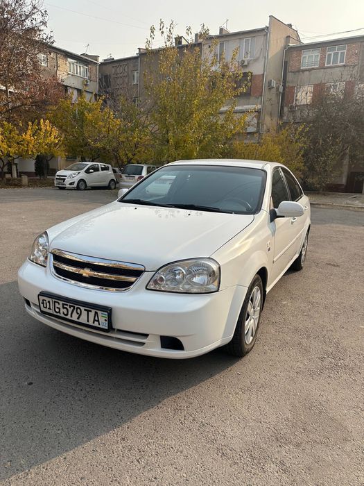 Lacetti sotiladi 2010