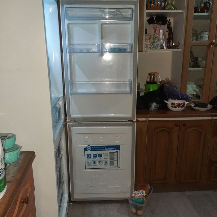 Холодильник Samsung RB29FERHDWW. В отличном состоянии. Почти новый.