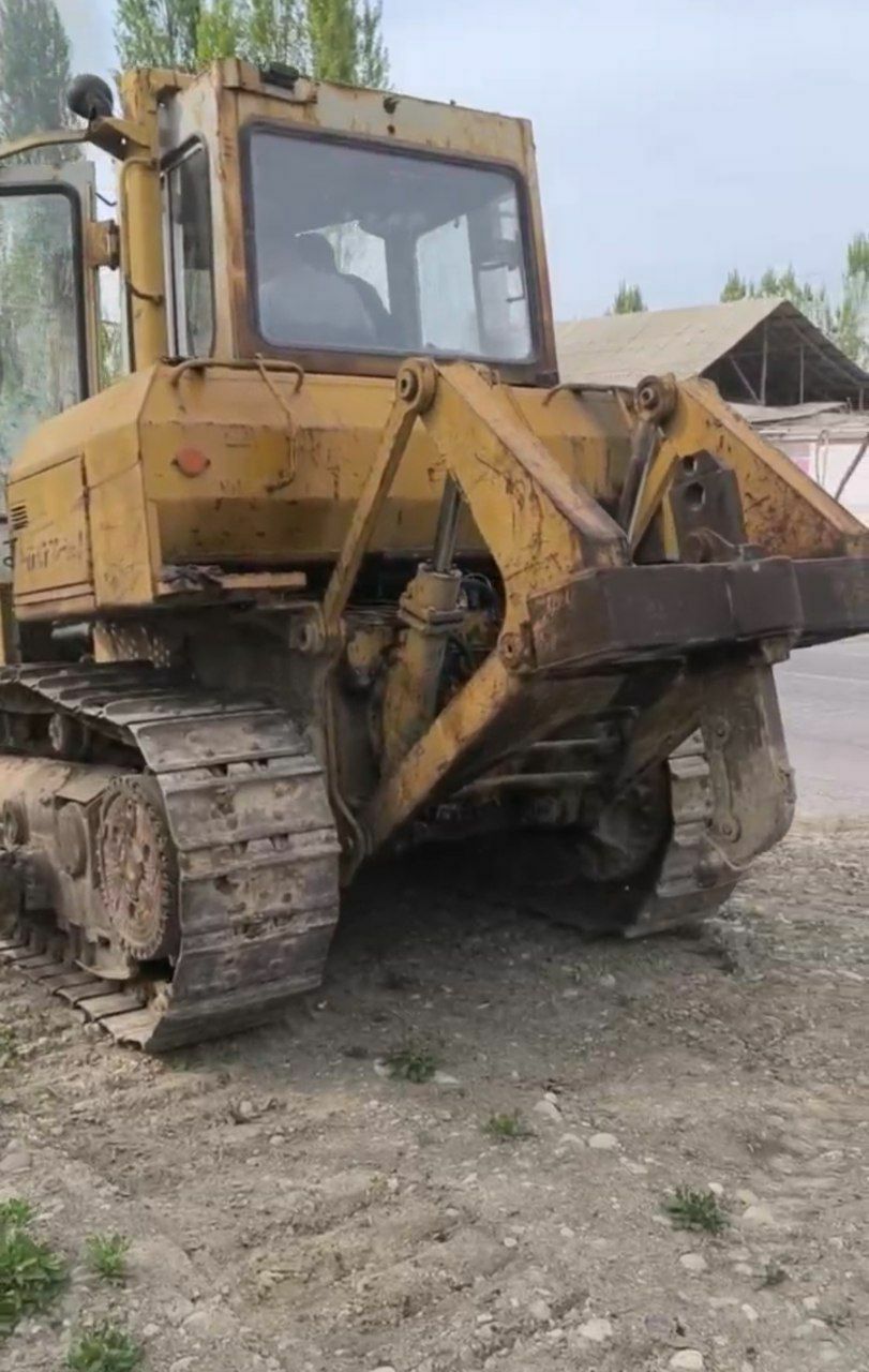 Buldozer 20 tonnali sotiladi