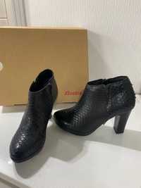 Женские ботинки полусапожки Bata 36 размер