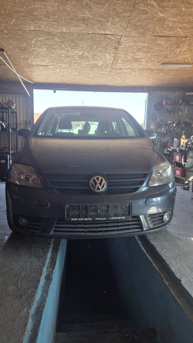 Vând bara fata Golf 5 plus