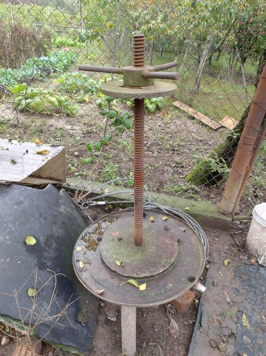 Presa de struguri , Sitau