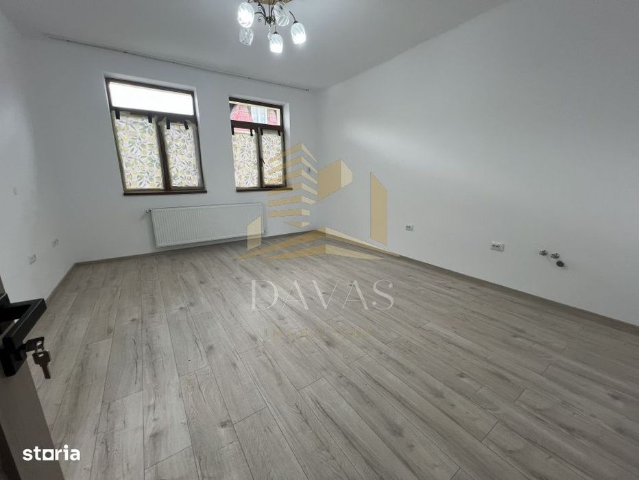 De inchiriat | Casa cu 2 camere decomandate - parcari in curte | Semic