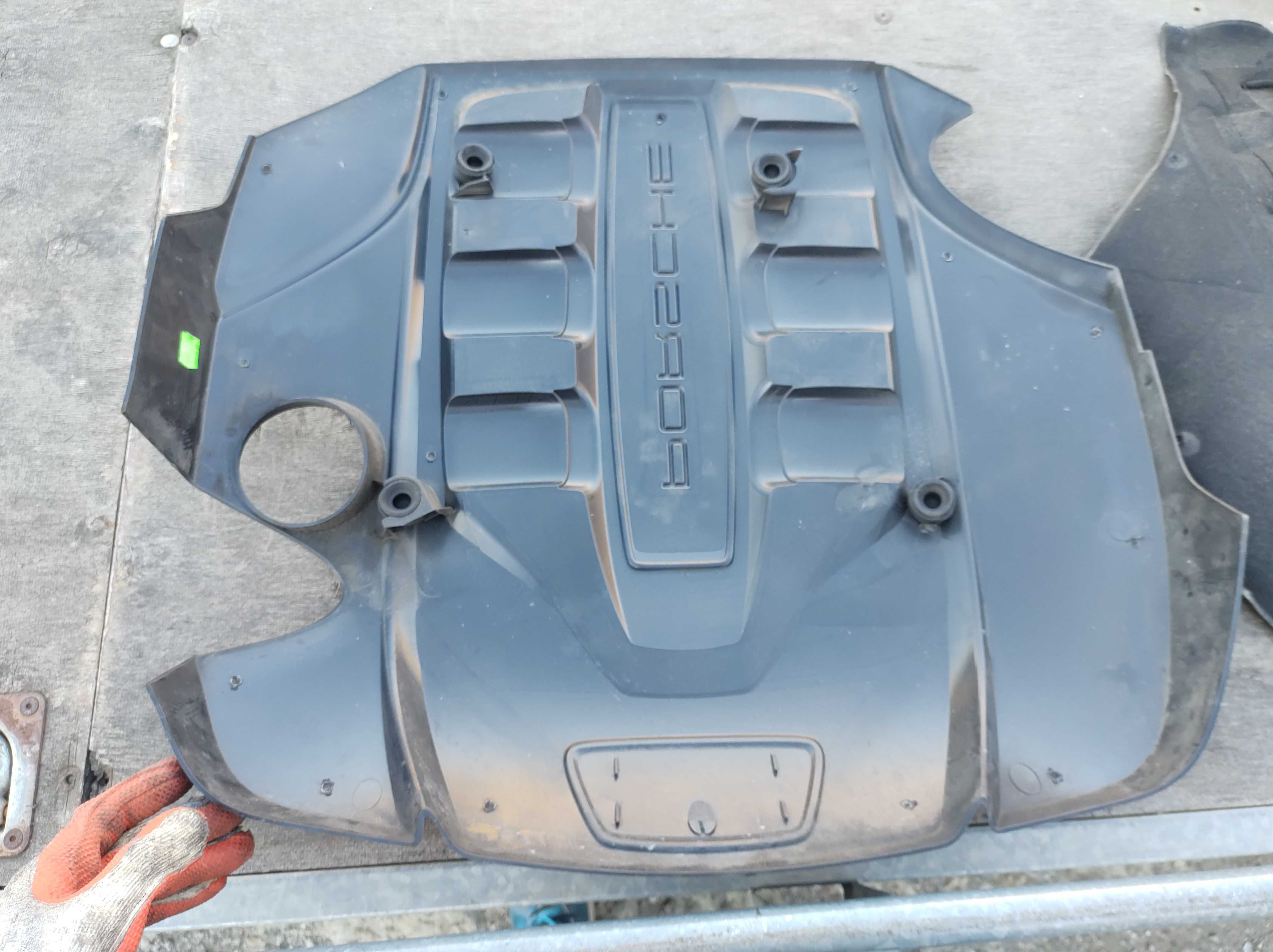 Декоративен Капак за Двигател Porsche Cayenne 3.0D 92A/EG22/2012