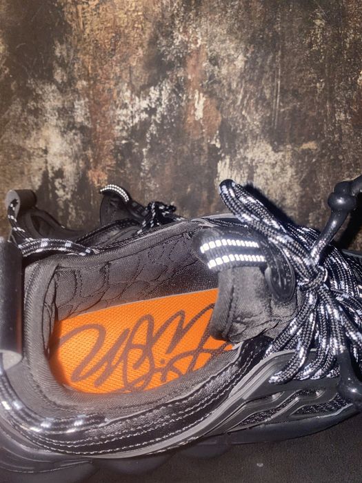 Versace chain reaction