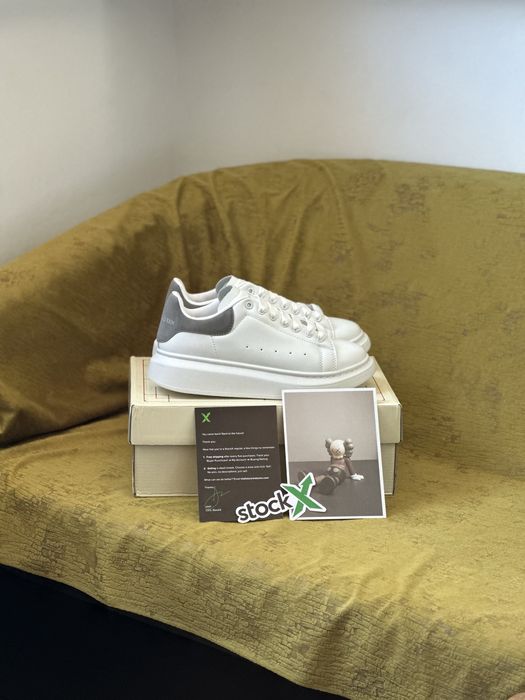 Alexander McQueen 41, 43