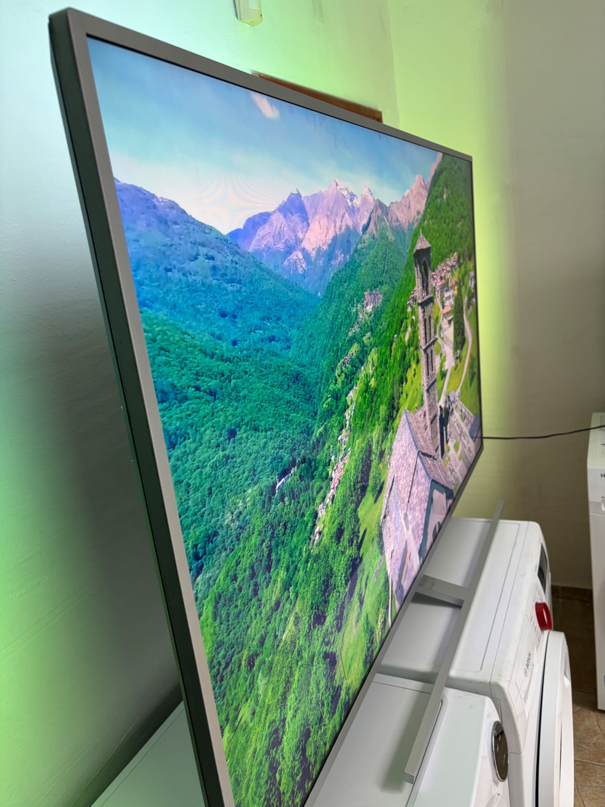 Philips 65”4K UHD smart с чисто нова подсветка