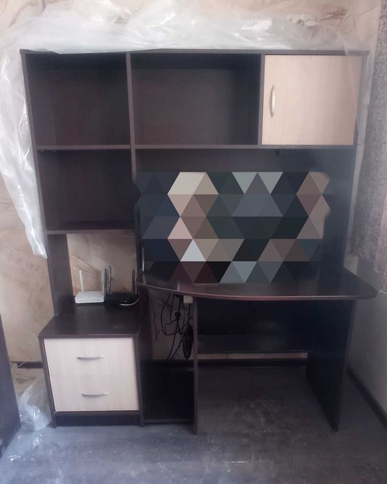 Продам компьютерный стол