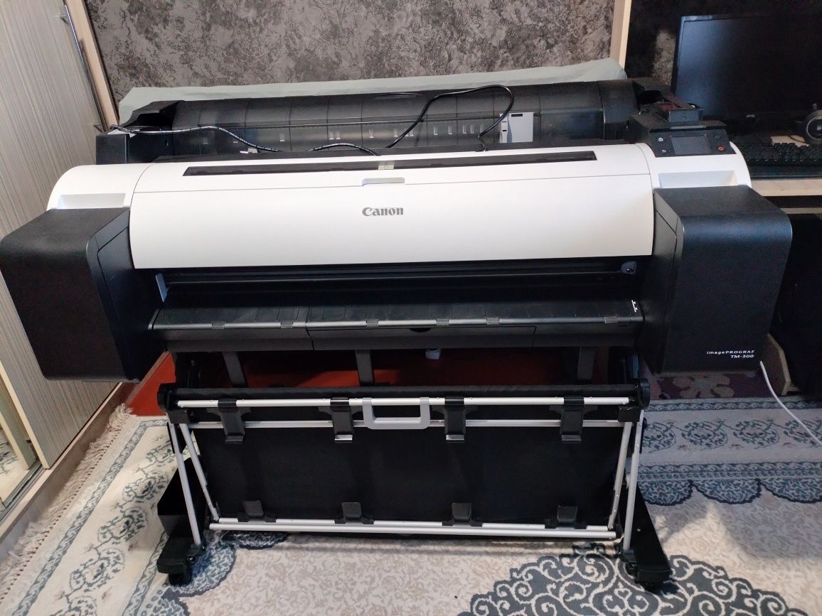 СРОЧНО продаю цветной принтер Canon imagePROGRAF TM-300