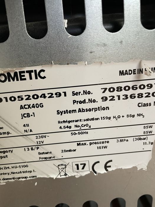 Dometic хладилник на 12/220 волта и газ за къмпинг