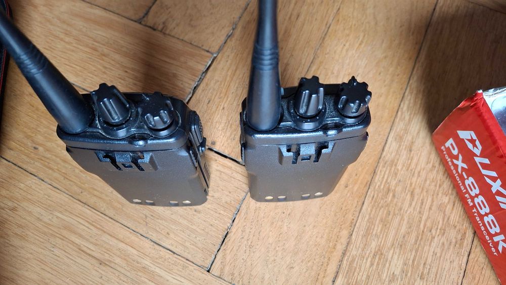 2 walkie-talkie Puxing PX-888K si o antena auto- perfect functionale