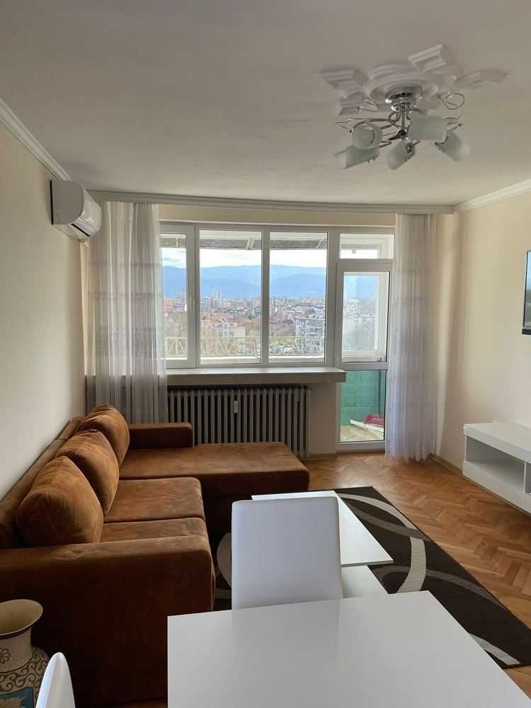 Дава се под наем Двустаен апартамент в Пловдив, Център - 76 кв.м за 300 € - Снимка #1