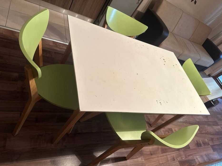 Маса със 5 стола