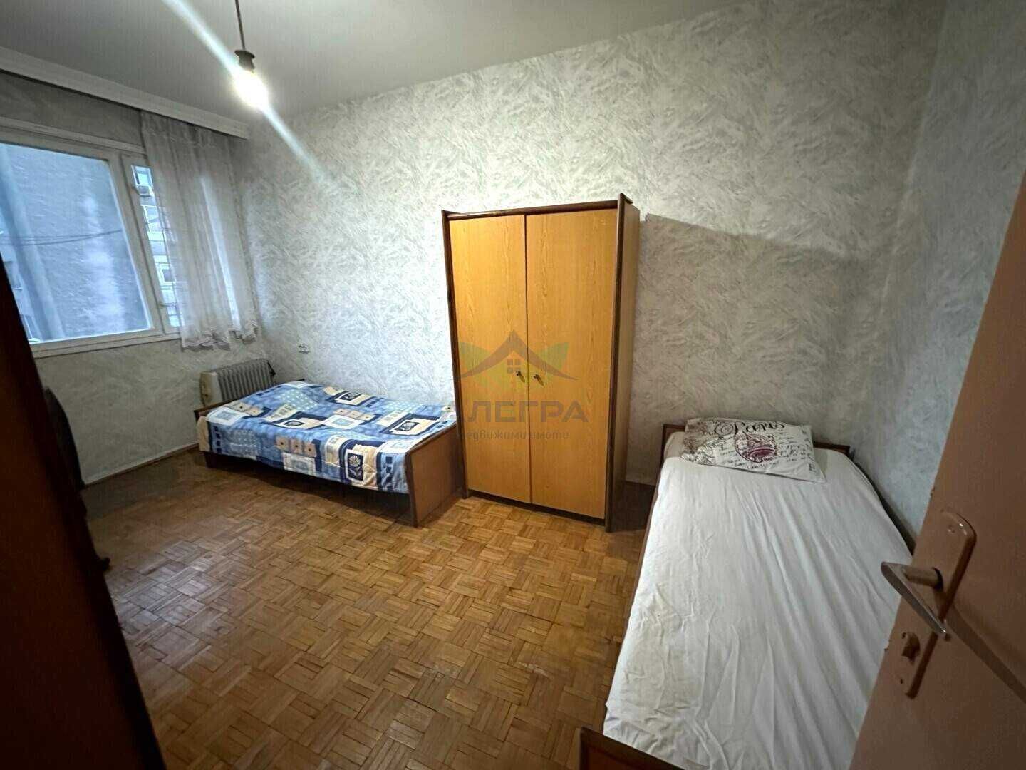 Тристаен обзаведен апартамент в близост до "Острова"