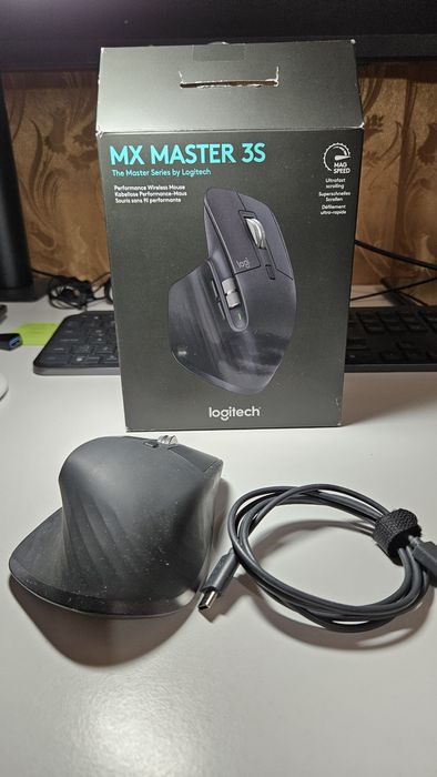 Mouse Bluetooth Logitech Master 3S, click stanga usor defect