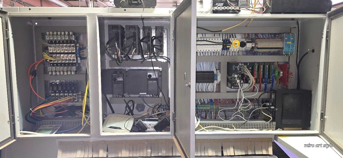 CNC пробивна машина с 4,5 kW фрезови рутер DM 2000 CNC