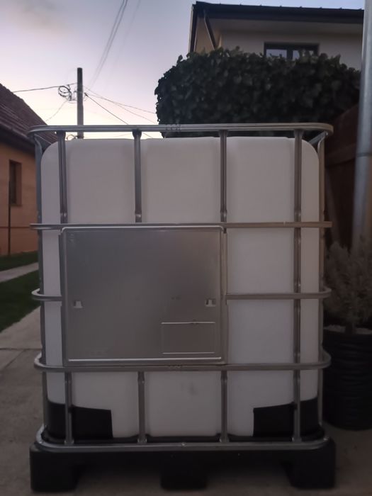 Vând bidon de apă 1000 litri