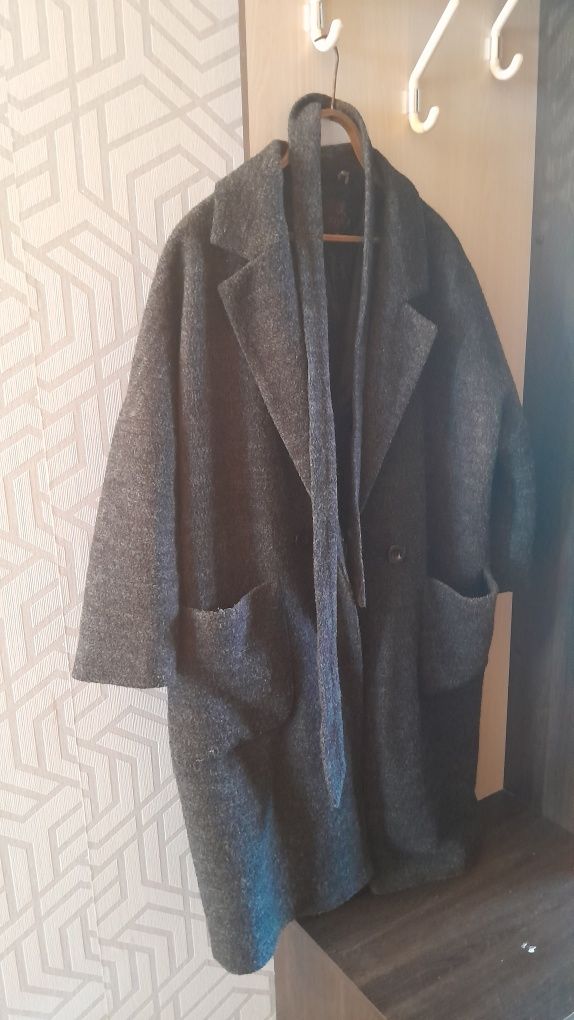 Продам пальто женское весеннее.
