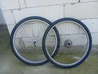 Vând două roți de bicicletă