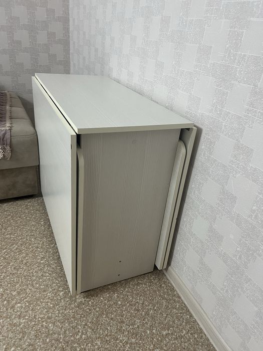 Стол книжка 3-х метровый и кровать 1,5 ка