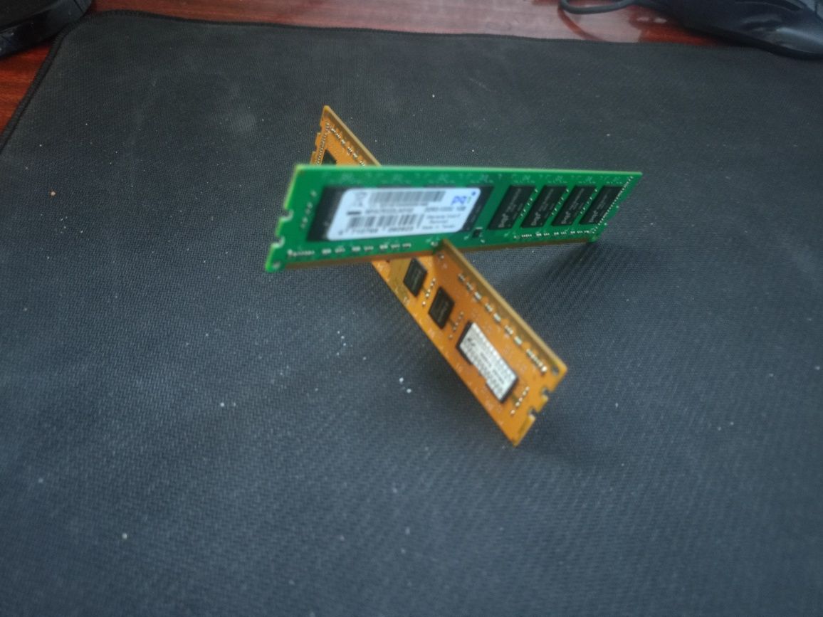 Опиротивная память  DDR 3 1333U на 1 гб