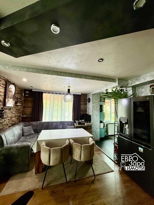 Масивна, обзаведена къща, с панорамна гледка в с.Змейово