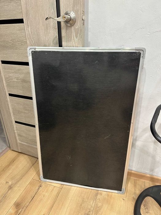 Продам Магнитно - маркерную доску (меловую).