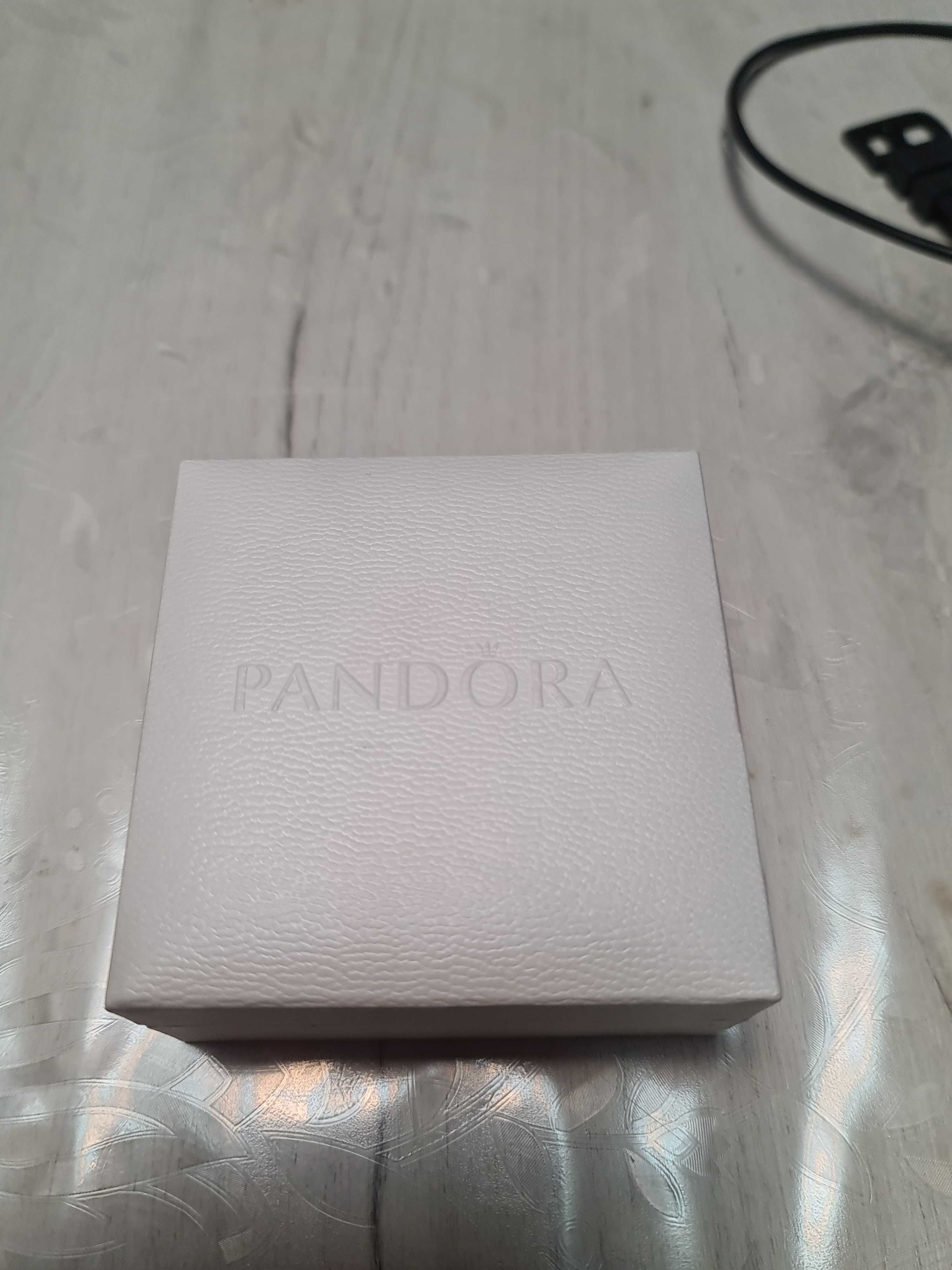 Продавам гривна PANDORA