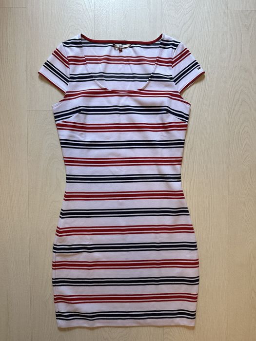 Levis marimea 26 si Tommy Hilfiger S