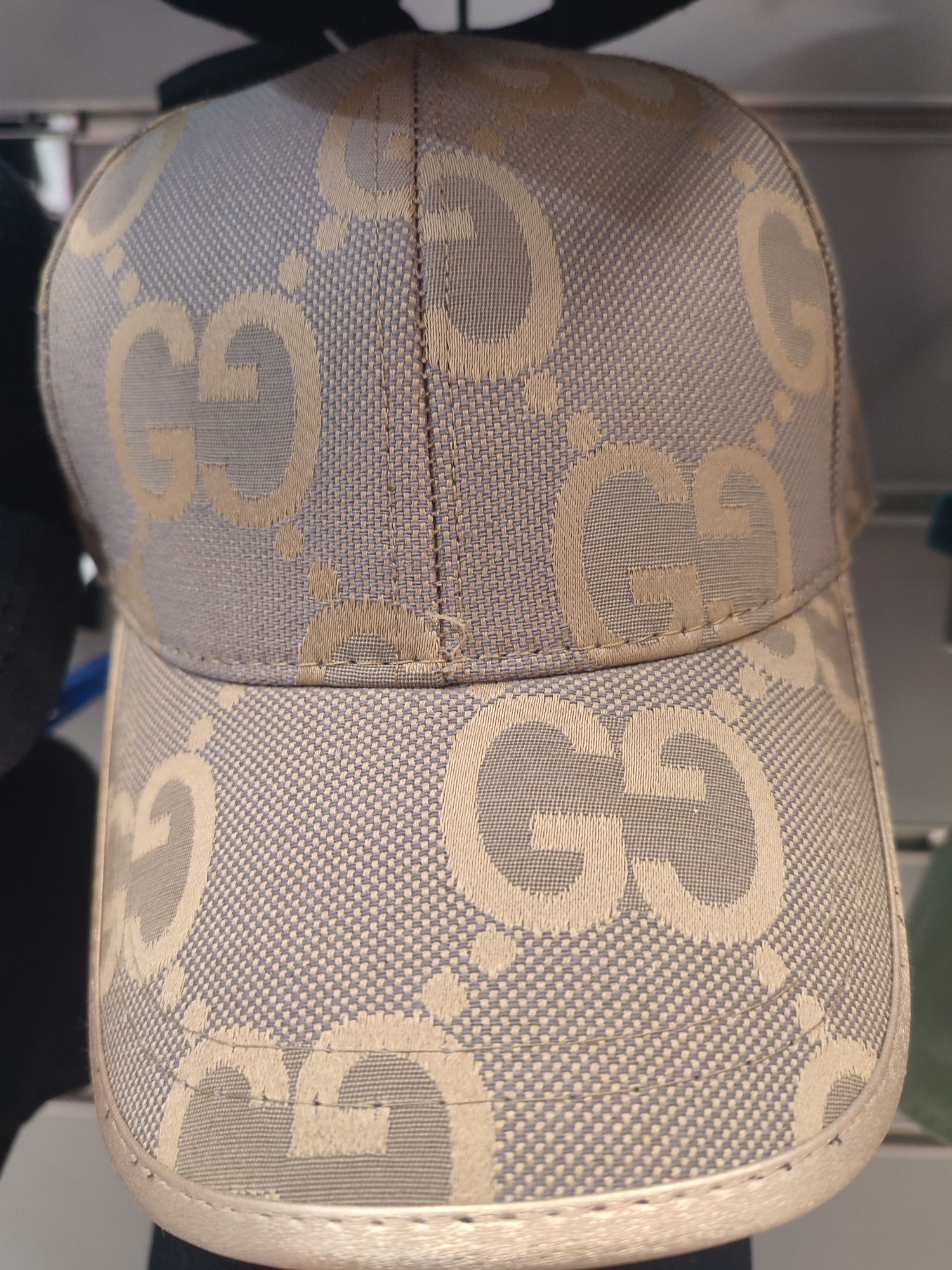 Продавам спортни шапки DSQUARED2, Prada и Gucci