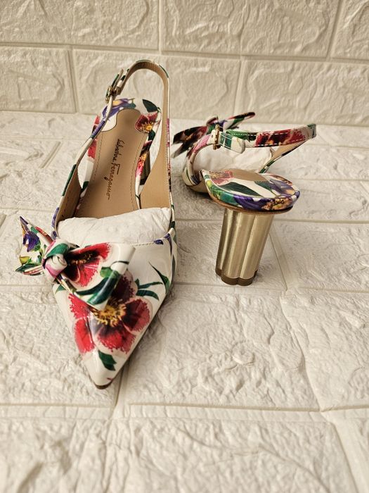 Нови Италиански  обувки